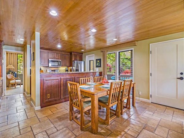 Three Bedroom Ocean Views Galor Stroll to Beach